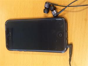 Iphone med hodetelefoner