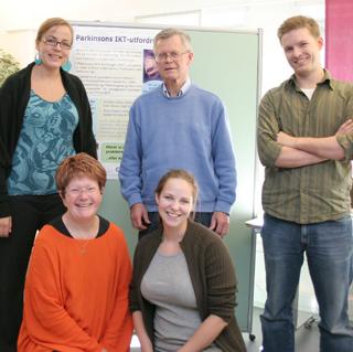 Thyra Kirknes (Norges Parkinsonforbund) - Birger Natvig (IKT-kar) - Kyrre Begnum (HiO) - Inger T&oslash;mte (prosjektleder "IKT for parkinson'ere) og Miriam Nes Begnum (prosjektleder "Parkinsons IKT-utfordringer")