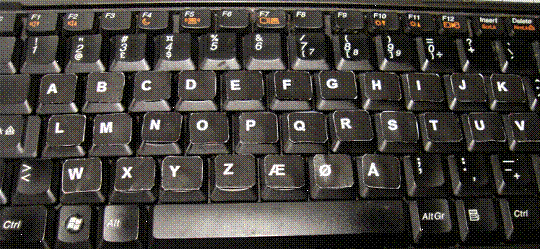 The figure shows a qwerty keyboard modified into one with alphabetic layout using paper labels. The first row of keys include A to K, the second row includes L to V and the last row W to � (which is the last letter in the Norwegian alphabet.
.